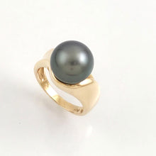 Load image into Gallery viewer, Black Tahitian Pearl Ring 14K Yellow Gold Solitaire