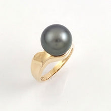 Load image into Gallery viewer, Black Tahitian Pearl Ring 14K Yellow Gold Solitaire