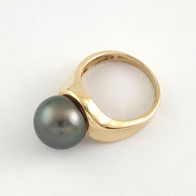 Load image into Gallery viewer, Black Tahitian Pearl Ring 14K Yellow Gold Solitaire