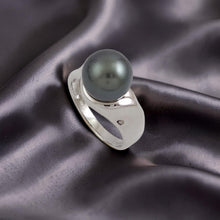 Load image into Gallery viewer, Black Tahitian Pearl Ring 14K White Gold Solitaire