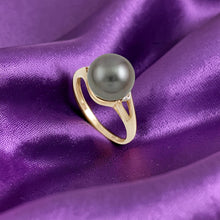 Load image into Gallery viewer, 14K Solid Yellow Gold Black Tahitian Pearl Solitaire Ring with Diamond Accents