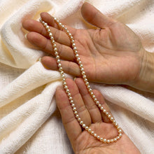 Load image into Gallery viewer, Romance Pink Mini Pearl Necklace