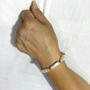 715814B34-White-Biwa-Pearl-Gold-Beads-Bracelet-14k-Yellow-Gold-Fish-Tail-Clasp