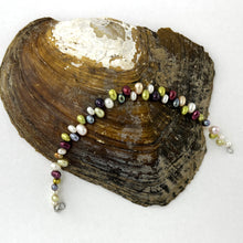 Load image into Gallery viewer, 739800-84-Beautiful-Hawaiian-Rainbow-Style-Freshwater-Pearl-Bracelet