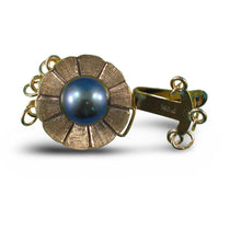 Load image into Gallery viewer, 14K Yellow Gold Triple Strands (3 Rows) Blue-Gray Pearl Clasp