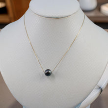 Load image into Gallery viewer, Black Cultured Pearl Floating Necklace in 14k Gold