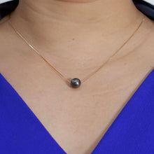 Load image into Gallery viewer, Black Cultured Pearl Floating Necklace in 14k Gold