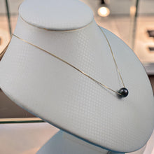 Load image into Gallery viewer, Black Cultured Pearl Floating Necklace in 14k Gold