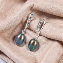 Load image into Gallery viewer, Sterling Silver Black Pearl Leverback Dangle Earrings