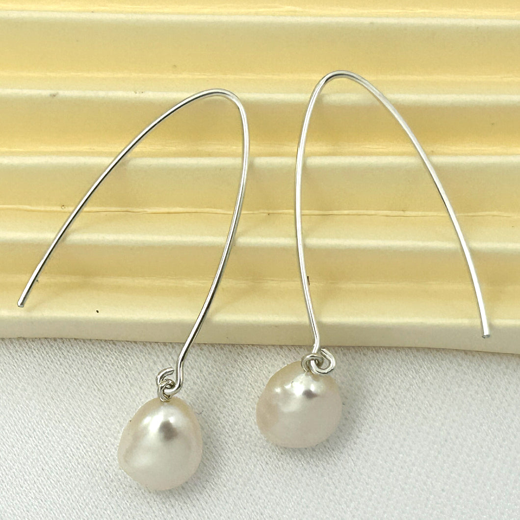 9100940 SILVER 925 V SHAPED WIRE WHITE BAROQUE PEARL DANGLE HOOK EARRINGS