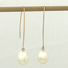 Load image into Gallery viewer, 9100945 14K GOLD FILLED V SHAPED WIRE WHITE BAROQUE PEARL DANGLE EARRINGS