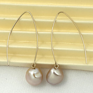 9100947 14K GOLD FILLED V SHAPED WIRE PINK BAROQUE PEARL DANGLE EARRINGS