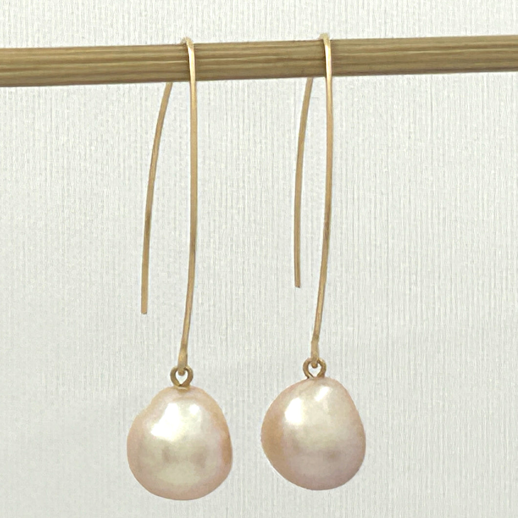 9100947 14K GOLD FILLED V SHAPED WIRE PINK BAROQUE PEARL DANGLE EARRINGS