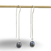 Load image into Gallery viewer, Sterling Silver Threader Black Pearl Drop Earrings