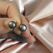 Load image into Gallery viewer, 14K Gold Filled Clip-On Black Pearl Earrings (Non-Pierced)