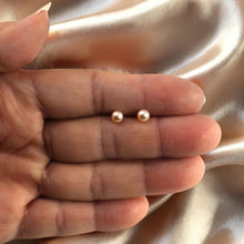 Load image into Gallery viewer, Sterling Silver Peach Pearl Stud Earrings (4.5–5mm)