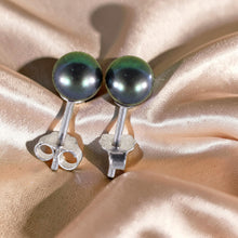 Load image into Gallery viewer, Sterling Silver Black Pearl Stud Earrings (5–5.5mm)