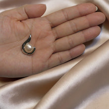 Load image into Gallery viewer, Sterling Silver 925 Hawaiian Fish Hook Pale Pink Pearl Pendant