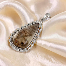 Load image into Gallery viewer, Beige Natural Multi-Inclusion Quartz Crystal Sterling Silver Necklace