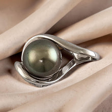 Load image into Gallery viewer, Genuine Black-Green Tahitian Pearl Raindrop Pendant Necklace