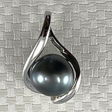 Load image into Gallery viewer, Embrace Black Tahitian Pearl Pendant