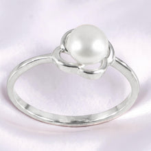 Load image into Gallery viewer, Solid Sterling Silver .925 Flower-Design White Freshwater Pearl Solitaire Ring