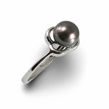 Load image into Gallery viewer, Solid Sterling Silver .925 Flower-Design Black-Blue Freshwater Pearl Solitaire Ring