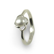 Load image into Gallery viewer, Sterling Silver .925 Silver Cultured Pearl Solitaire Ring