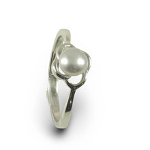 Load image into Gallery viewer, Sterling Silver .925 Silver Cultured Pearl Solitaire Ring