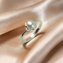 Load image into Gallery viewer, Sterling Silver .925 Silver Cultured Pearl Solitaire Ring
