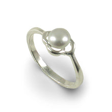 Load image into Gallery viewer, Sterling Silver .925 Silver Cultured Pearl Solitaire Ring