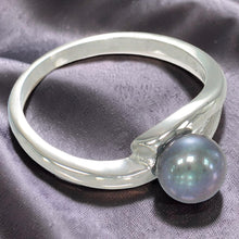 Load image into Gallery viewer, Solid Sterling Silver .925 5–6 mm Black-Grey Freshwater Pearl Solitaire Ring