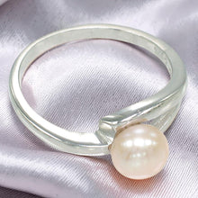 Load image into Gallery viewer, Solid Sterling Silver .925 Pink Freshwater Pearl Solitaire Ring