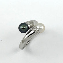 Load image into Gallery viewer, 9300194 TWIN BLACK &amp; WHITE CULTURED PEARL COCKTAIL RING