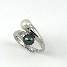 Load image into Gallery viewer, 9300194 TWIN BLACK &amp; WHITE CULTURED PEARL COCKTAIL RING