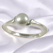 Load image into Gallery viewer, Solid Sterling Silver .925 Silver-Tone Freshwater Cultured Pearl Solitaire Ring