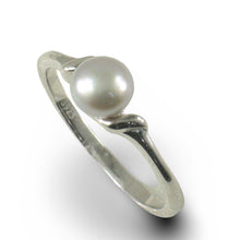 Load image into Gallery viewer, Solid Sterling Silver .925 Silver-Tone Freshwater Cultured Pearl Solitaire Ring