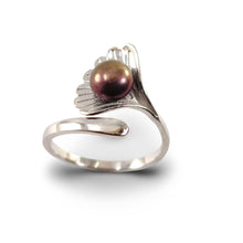 Load image into Gallery viewer, Silver .925 Eggplant Freshwater Cultured Pearl Shell-Style Adjustable Ring
