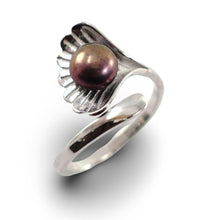 Load image into Gallery viewer, Silver .925 Eggplant Freshwater Cultured Pearl Shell-Style Adjustable Ring