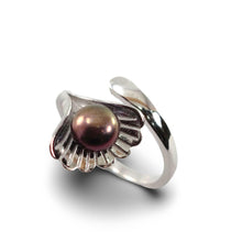 Load image into Gallery viewer, Silver .925 Eggplant Freshwater Cultured Pearl Shell-Style Adjustable Ring
