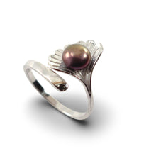 Load image into Gallery viewer, Silver .925 Eggplant Freshwater Cultured Pearl Shell-Style Adjustable Ring