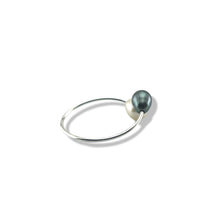 Load image into Gallery viewer, Solid Sterling Silver .925 Twin Black &amp; White Freshwater Pearl Cocktail Ring