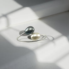 Load image into Gallery viewer, Solid Sterling Silver .925 Twin Black &amp; White Freshwater Pearl Cocktail Ring