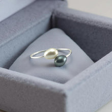 Load image into Gallery viewer, Solid Sterling Silver .925 Twin Black &amp; White Freshwater Pearl Cocktail Ring