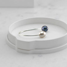 Load image into Gallery viewer, Solid Sterling Silver .925 Twin Black &amp; Pink Freshwater Pearl Cocktail Ring