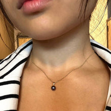 Load image into Gallery viewer, Black Pearl Mini Pendant – 14k Yellow Gold