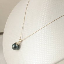 Load image into Gallery viewer, Black Tahitian Pearl &amp; Diamond Star-Bale in 14k Yellow Gold