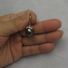 Load image into Gallery viewer, 14k Yellow Gold &amp; 8-Diamond Black Tahitian Pearl Pendant