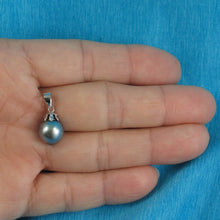 Load image into Gallery viewer, Classic Black Tahitian Pearl Flower Cap Pendant