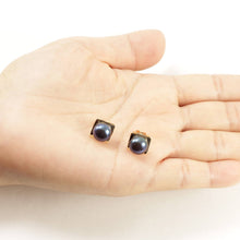 Load image into Gallery viewer, 14K Yellow Gold Black Pearl Stud Earrings (9–10mm)